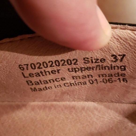 Dansko leather slip on elastic trim shoes euc 🔥 - Picture 9 of 9